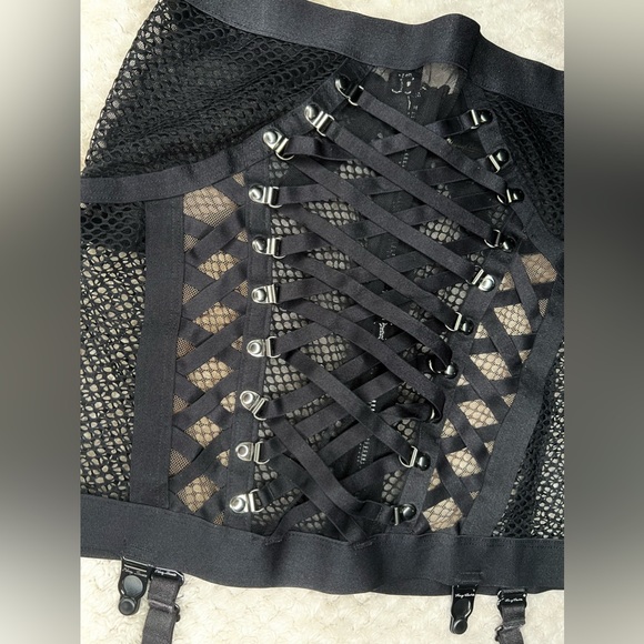 ***SOLD*** 🖤⚔️📸 Honey Birdette Courtney Suspender Skirt 📸⚔️🖤 Size Small (S) - Picture 12 of 16